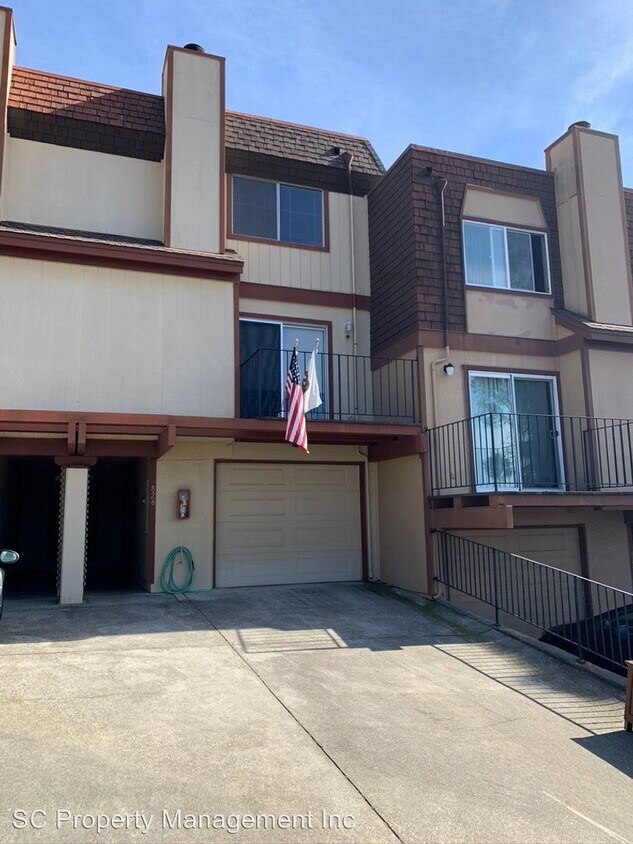 Primary Photo - 826 Stonegate Dr
