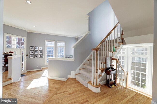 Building Photo - 5009 John Ticer Dr