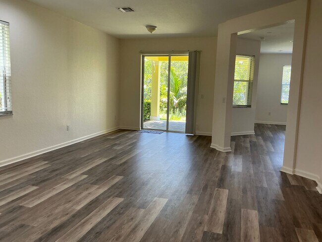 Foto del edificio - Annual Waterfront Unfurnished Rental Unit ...