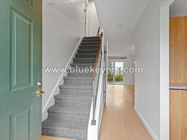 Foto del edificio - 3 Bed, 1.5 Bath Townhome in Hazel Dell Near Salmon Creek Regional Park