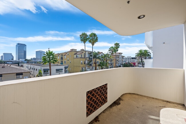 Building Photo - 1246 Armacost Ave