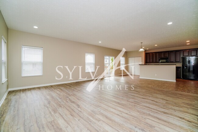 Building Photo - Beautiful 4BR 2.5BA Traditional Home