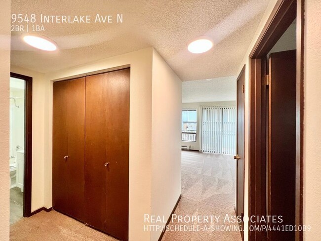 Foto del edificio - Great Natural Light! Large 2 Bedroom in Du...