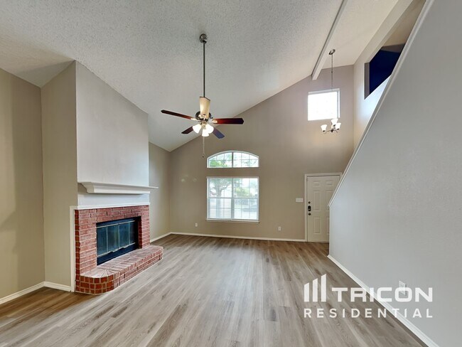 Building Photo - 404 Moss Hill Drive Arlington TX
