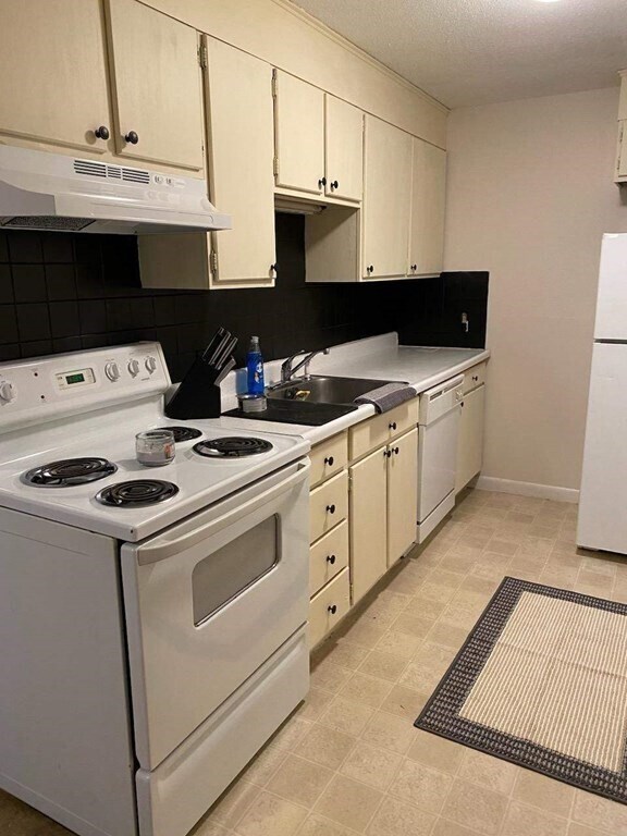 5 Turnpike Rd Unit 127, Townsend, MA 01469 Condo for Rent in Townsend