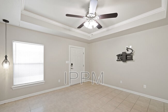 Foto del edificio - 1825 Treasure Oaks Dr