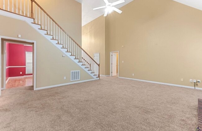 Building Photo - 541 Edgefield Way
