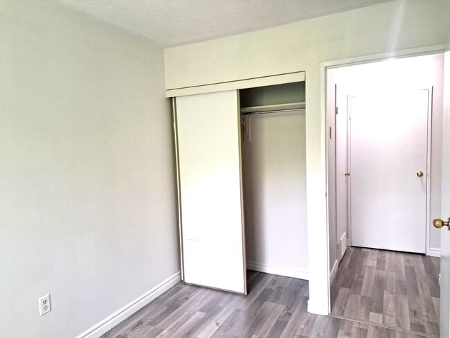 Photo du bâtiment - 130 Park Ave E