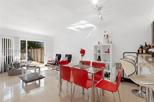 Foto del edificio - 4910 NW 79th Ave