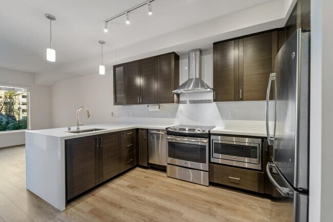 Building Photo - Vik Condos - 1 bedroom