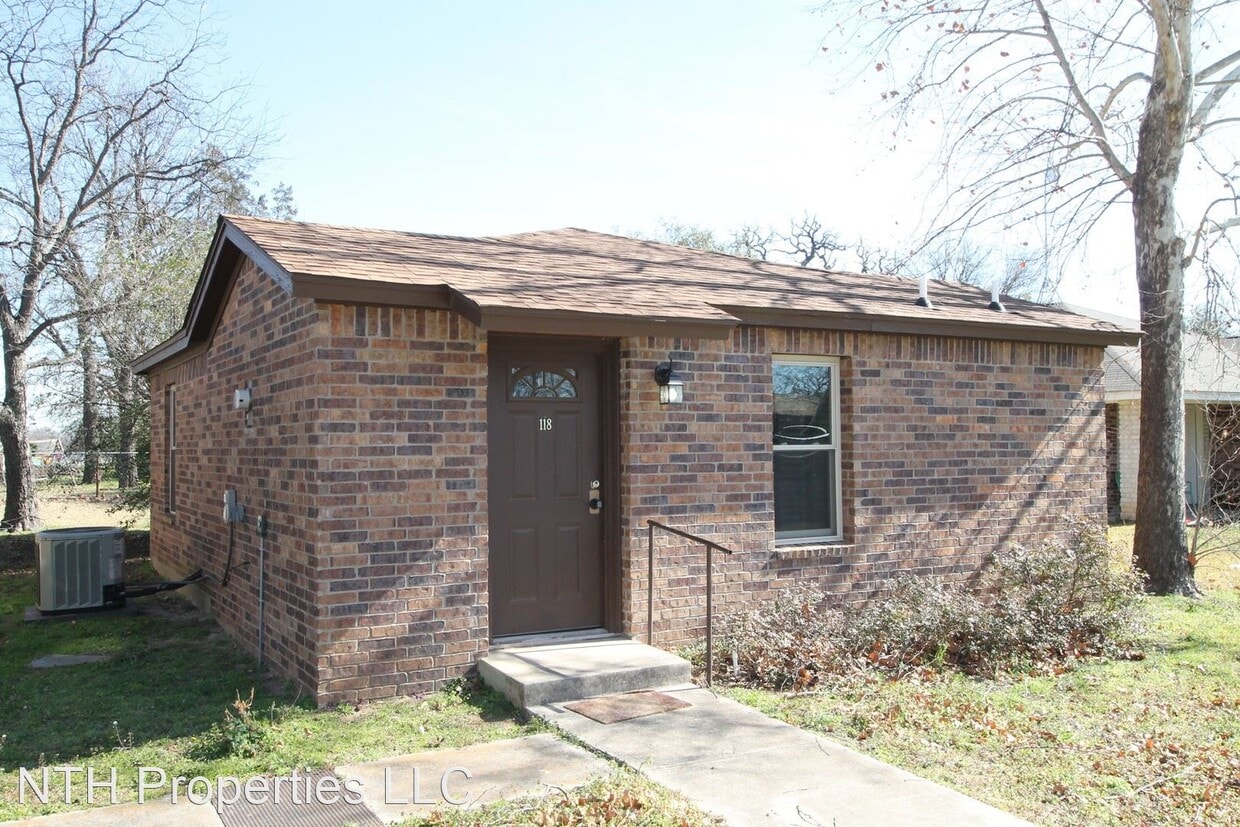 2 br, 1 bath House 118 N Ave C House for Rent in Springtown, TX