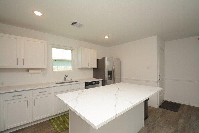 Foto del edificio - 1982 Rd 5714