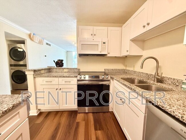 Building Photo - 1100 Delaney Ave