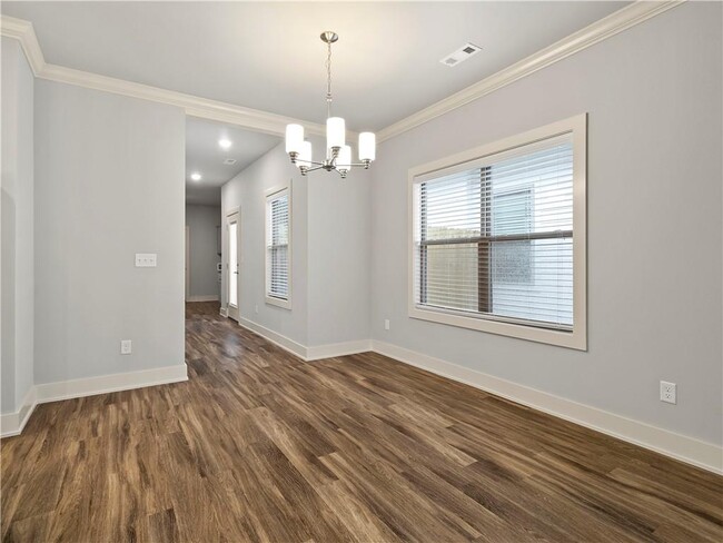 Foto del edificio - 701 NE Hts Ln