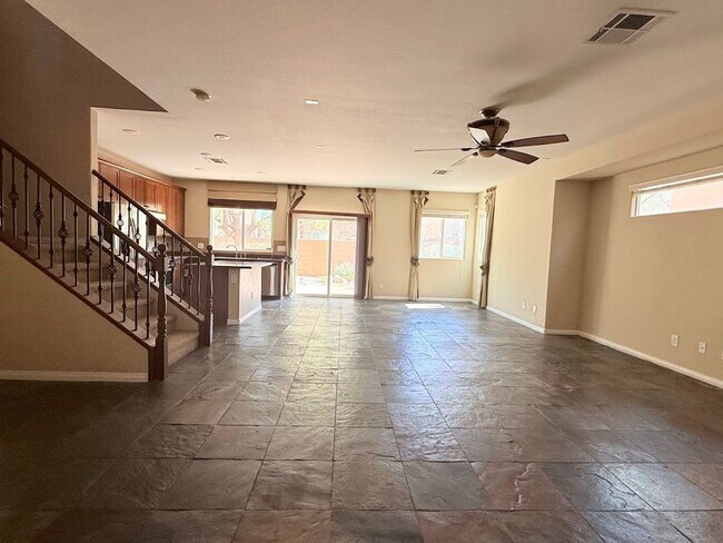 Foto del edificio - BEAUTIFUL 3 BEDS WITH 2.5 BATH HOUSE