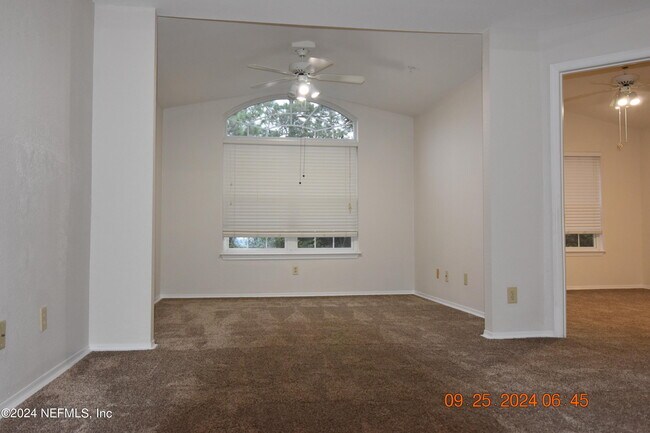 Building Photo - 13810 Sutton Park Dr N