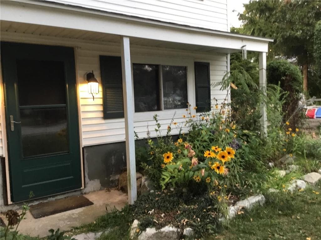 33 Beth Rd Unit 1, Tiverton, RI 02878 Apartment for Rent in Tiverton