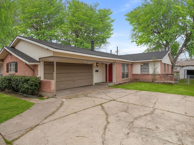 Building Photo - 2822 Linhaven Dr