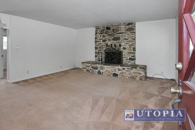 Foto del edificio - Adorable, Sunny, and Spacious Home in Felt...