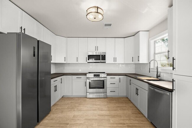 Foto del edificio - 402 Twin Elm Dr