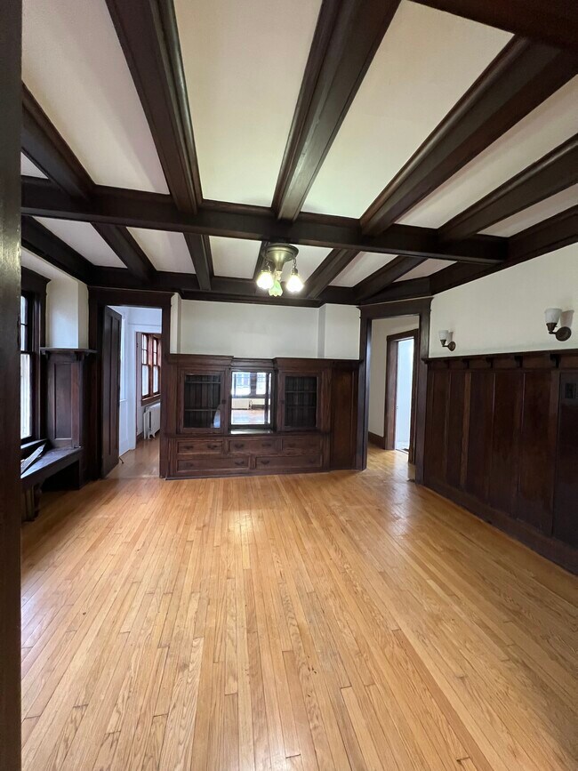 Building Photo - 2819-21 N Murray