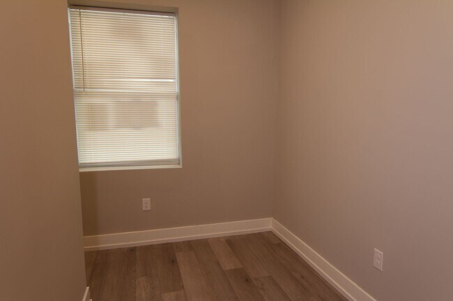 Foto del edificio - 1649 Pratt St