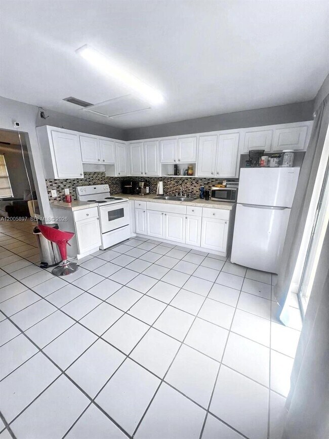 Foto del edificio - 4259 Royal Banyan Way