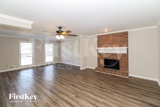 Building Photo - 1079 Lakeview Rd