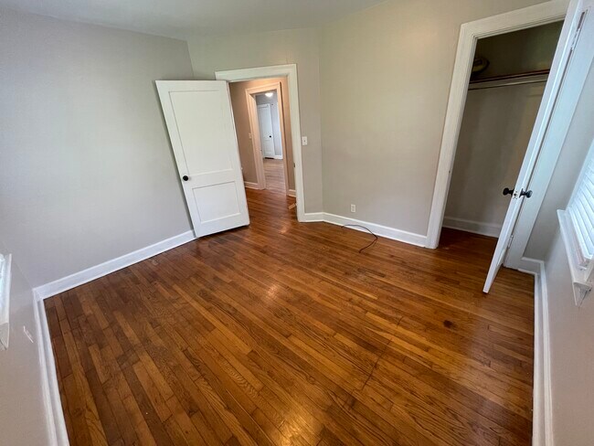 Foto del edificio - 909 Belmont Ave SW