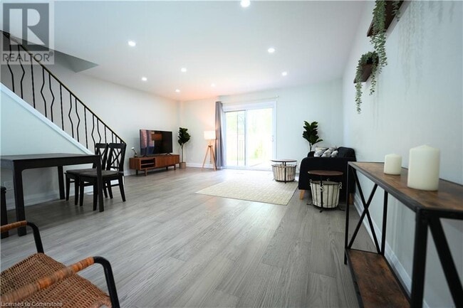 Photo du bâtiment - 136 Jansen Ave