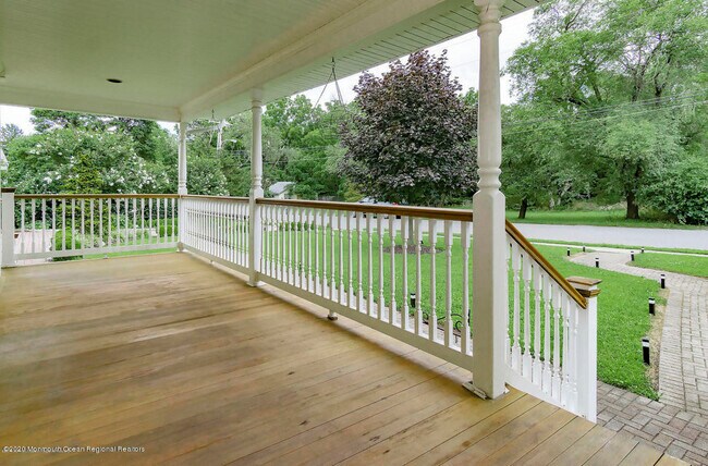 Building Photo - 1512 Caroline Ln