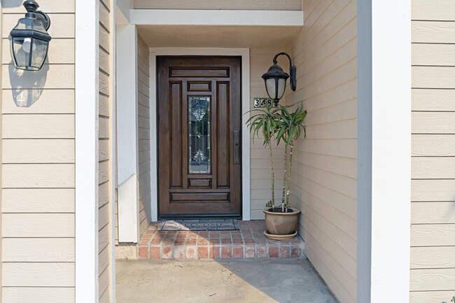 Entry - 3481 Aquarius Dr