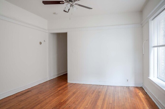 Foto del edificio - 1472 W Argyle St