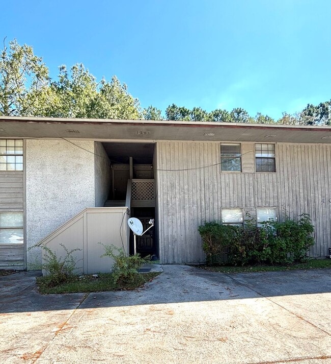 Building Photo - 401 Oakridge Bend