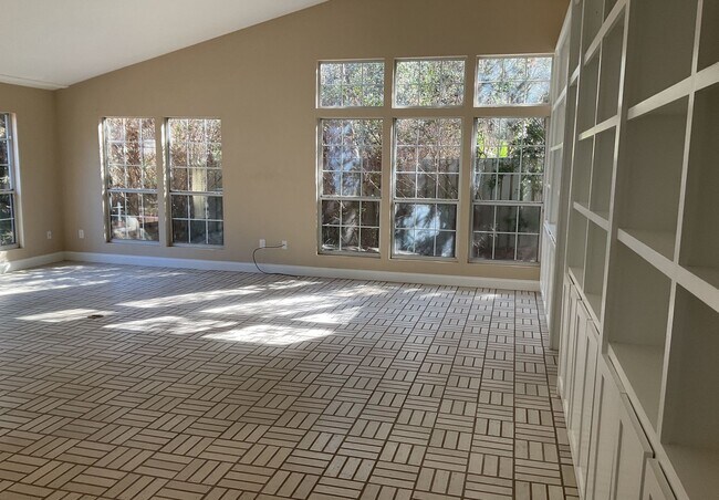 Foto del edificio - SUB-LEASE   Camden Court - Haile Plantation