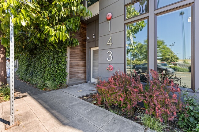 Building Photo - Horizon Greenwood Apartments