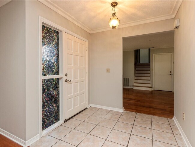 Photo - Single Family Pool Home Excellent Location