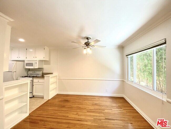 Building Photo - 16520 Sunset Blvd