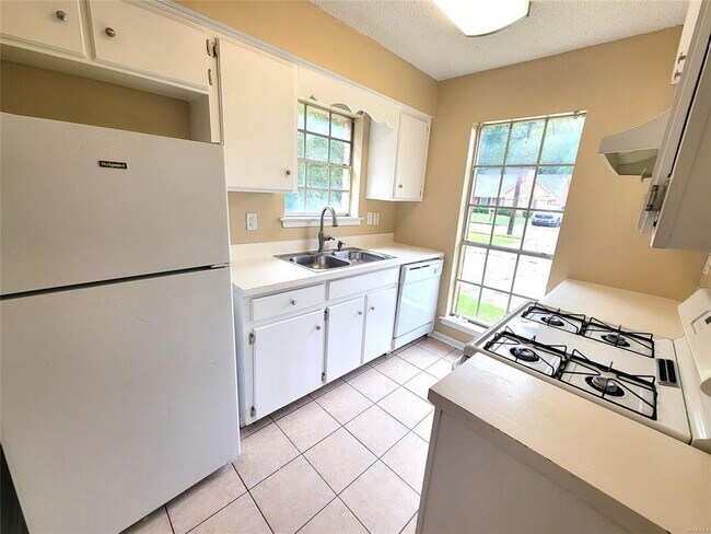 Foto del edificio - 3024 Cross Creek Dr