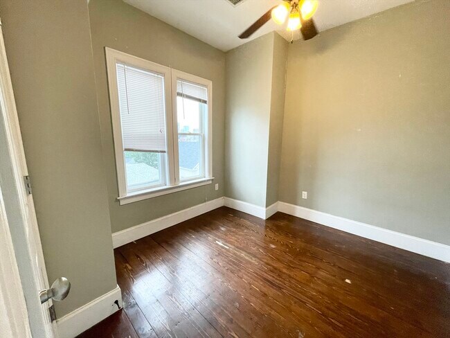 Building Photo - 178 Hillside St