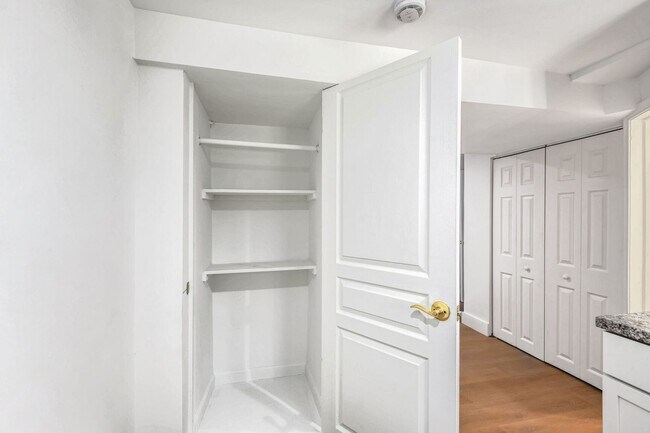 Foto del edificio - Columbia Heights Apartment | 1 Bed | 1 Bath | 450 Sf