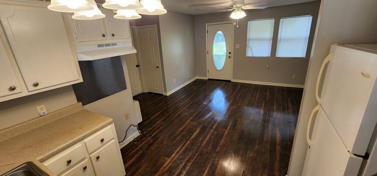 Primary Photo - Charming home in Lucy