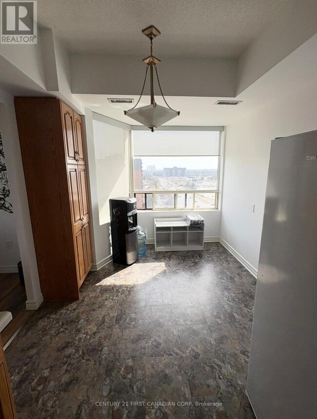 Building Photo - 744 Wonderland Rd S