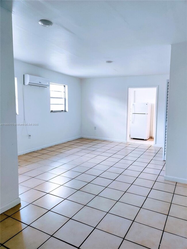 Building Photo - 3630 SW 15th St