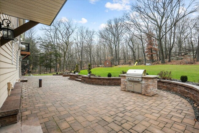 Foto del edificio - 338 Clove Rd