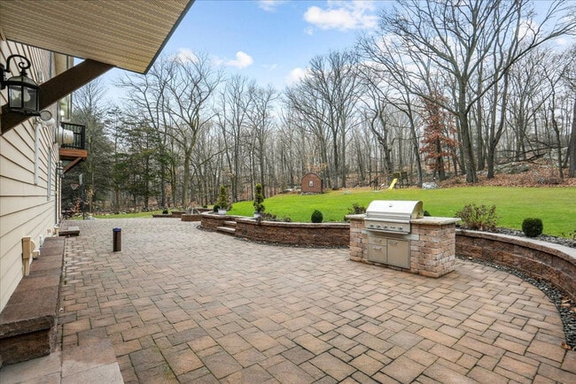 Building Photo - 338 Clove Rd