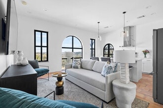 Building Photo - 2701 Bumble Bee Dr