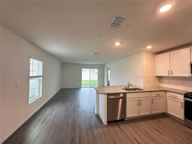 Building Photo - 35980 Sunflower Hl Dr