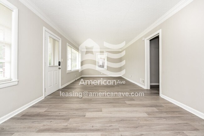 Building Photo - 2411 Laurel Dr