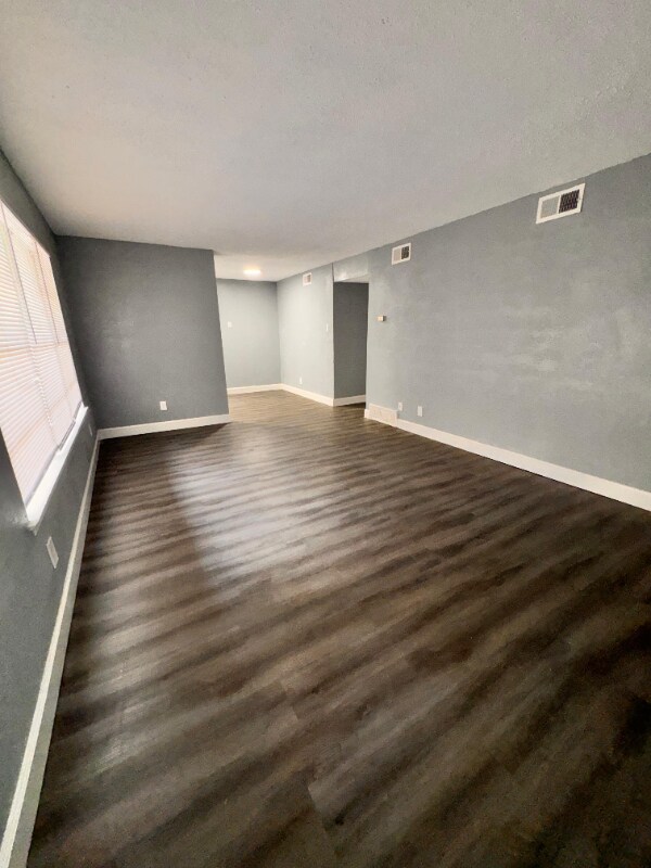 Foto del edificio - 1143 Whitaker Dr